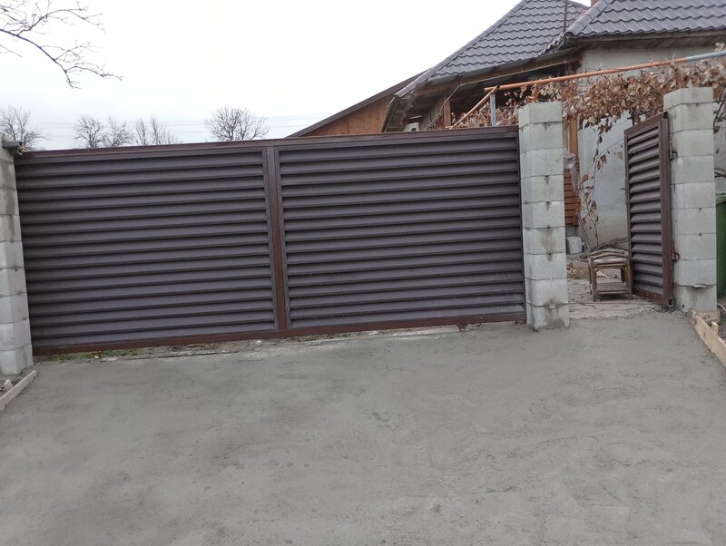 Garduri din sipca metalica, panou tip jaluzele, tabla, plasa si BCA