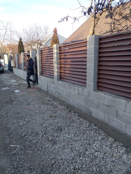 Garduri din sipca metalica, panou tip jaluzele, tabla, plasa si BCA